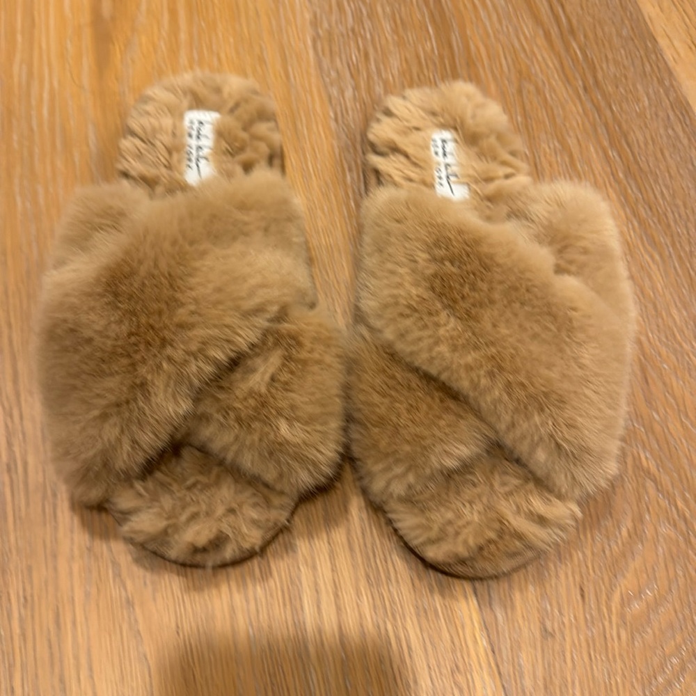 Nicole Miller tan furry slippers